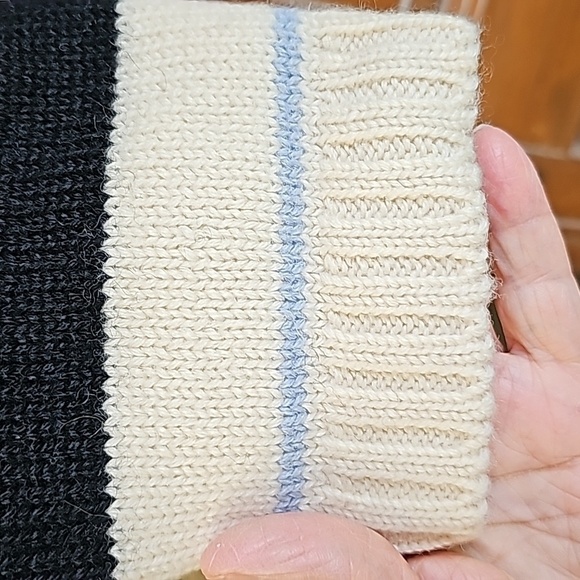 BOSTON‎ TRADER, 100% WOOL. Blue, black, and white striped. Size medium. - Picture 4 of 7